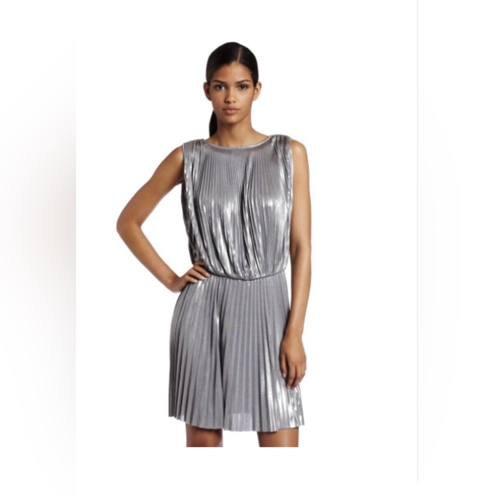 Halston Heritage Sliver pleaded cocktail dress size 8